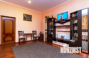 Студия квартира, посуточно, 35м2, 1/3 этаж