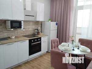 1-к квартира, посуточно, 40м2, 3/18 этаж