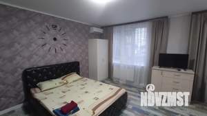 Студия квартира, посуточно, 30м2, 1/3 этаж