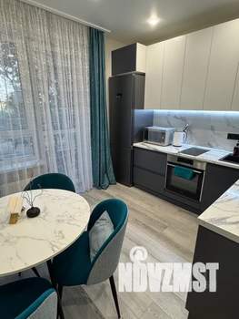 1-к квартира, посуточно, 37м2, 4/18 этаж