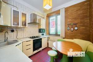 3-к квартира, вторичка, 100м2, 1/3 этаж