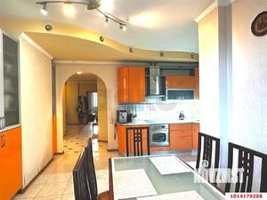 4-к квартира, вторичка, 185м2, 3/10 этаж