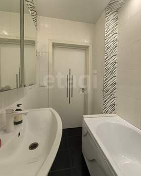 2-к квартира, вторичка, 74м2, 1/5 этаж