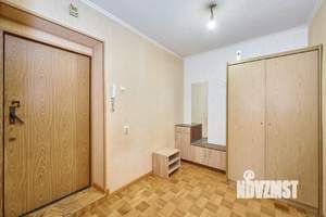 2-к квартира, вторичка, 63м2, 1/9 этаж