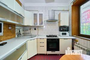 3-к квартира, вторичка, 100м2, 1/3 этаж