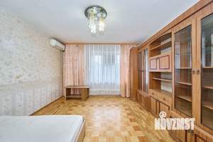 2-к квартира, вторичка, 63м2, 1/9 этаж