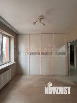 2-к квартира, вторичка, 64м2, 10/18 этаж