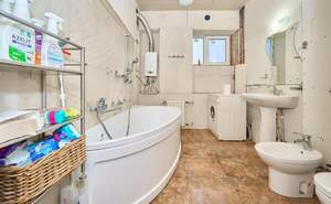 4-к квартира, вторичка, 127м2, 2/4 этаж