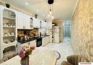 2-к квартира, вторичка, 63м2, 1/17 этаж