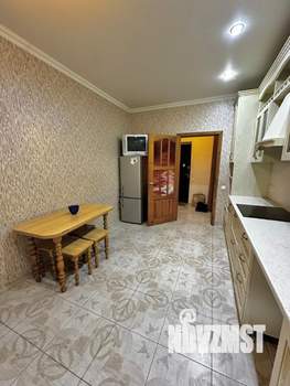 2-к квартира, вторичка, 61м2, 1/3 этаж